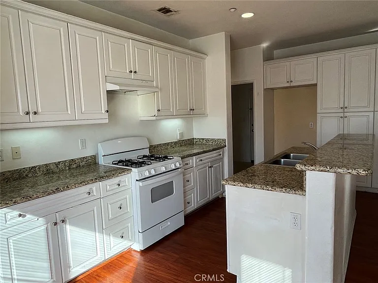 1241 Castledale St — Photo 3