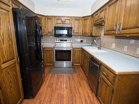 2nd image of 311 Sunrise Ln