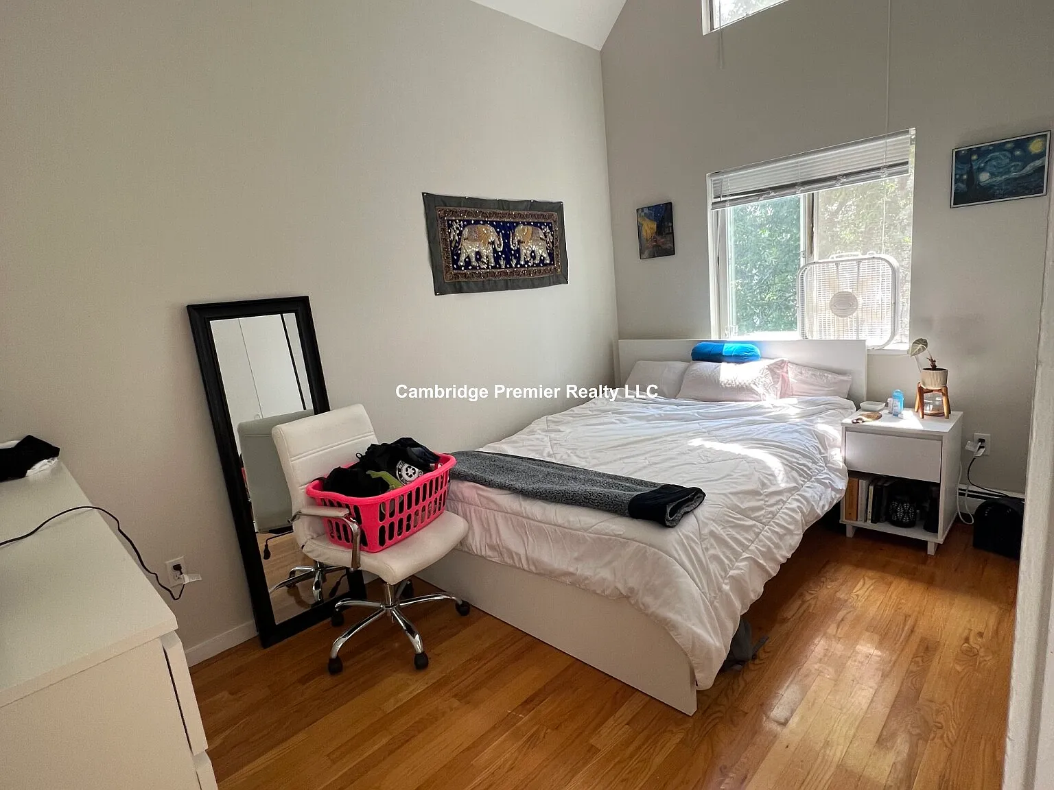 2 bed, 1.0 bath, 796 sqft, $3,974 — Photo 3