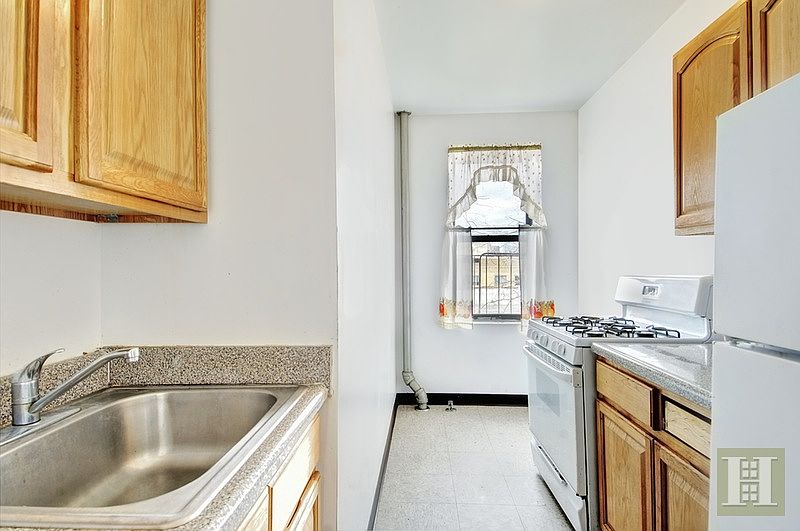 2nd image of 1015 Summit Ave APT 2B