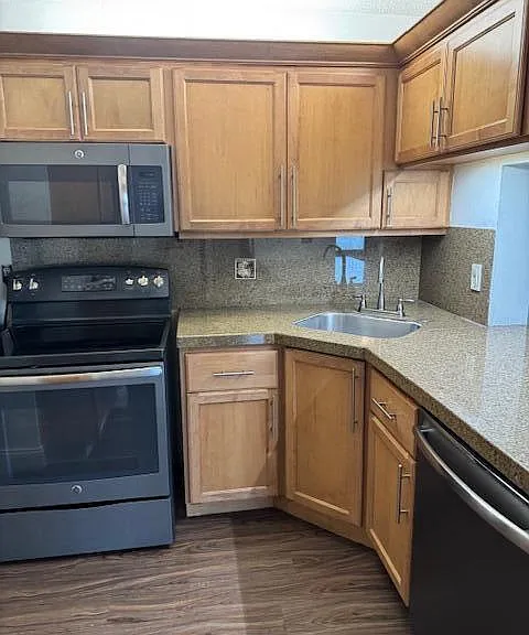 712 Sunny Pine Way — Photo 2