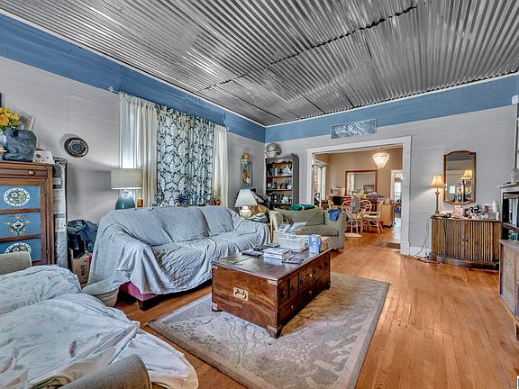 2nd image of 1813 Exeter Ave