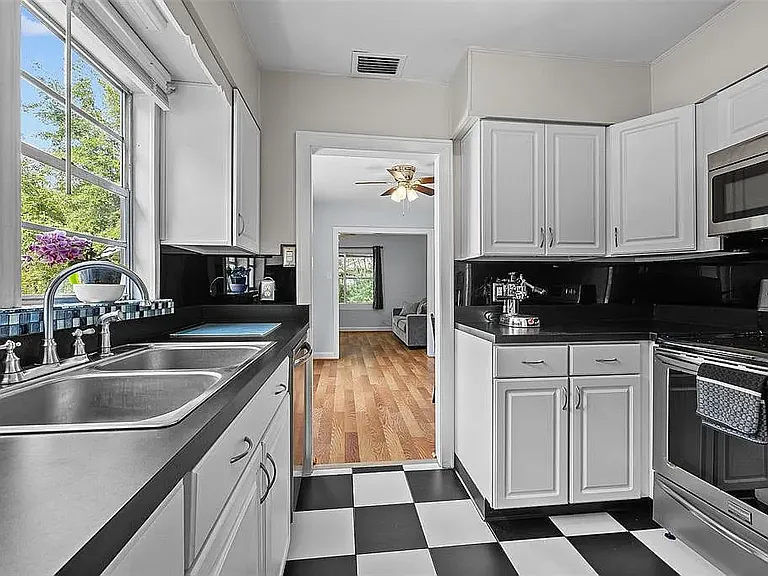 1117 NW 44th Ave #1 — Photo 2