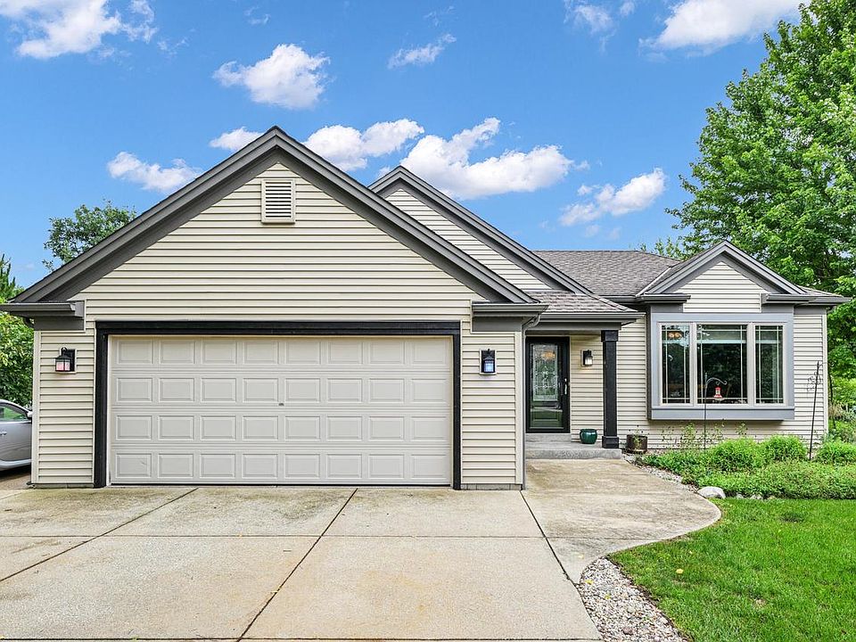 1st image of 302 Hawthorne DRIVE