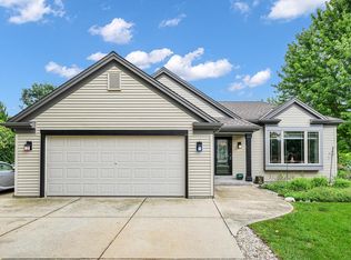 302 Hawthorne DRIVE, Eagle, WI 53119