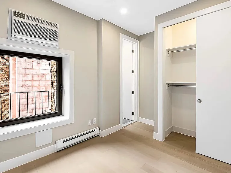 1672 3rd Ave #4RSS — Photo 3