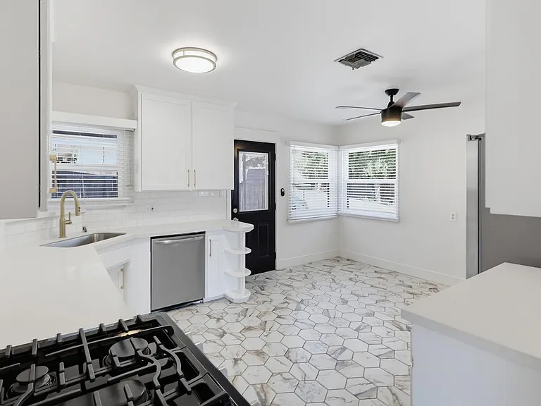 4776 Garfield St — Photo 13