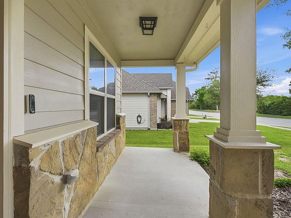 3rd image of 130 Emery Oak Way