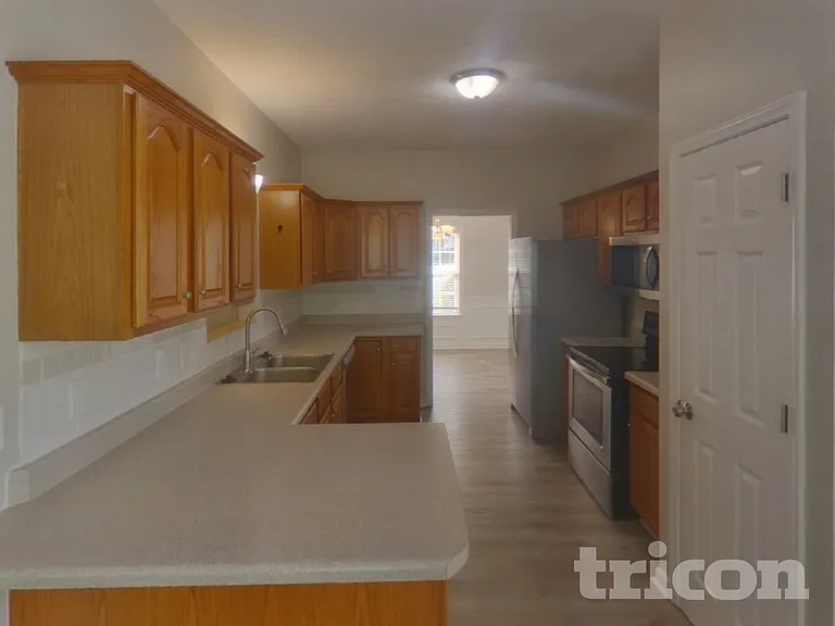 559 Heartland Ln — Photo 7