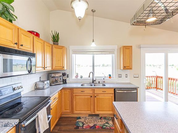 4th image of 705 N River Rock Dr