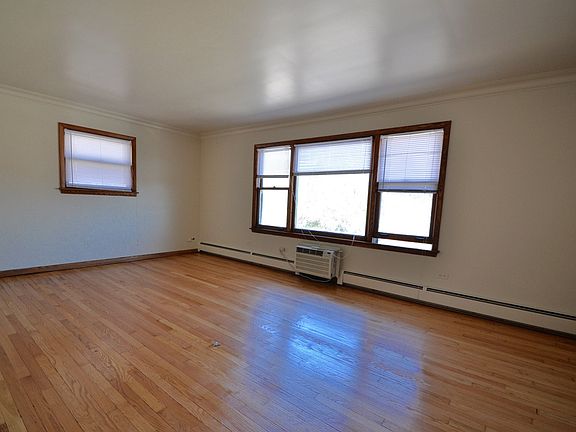3rd image of 2511 119th St APT 2W