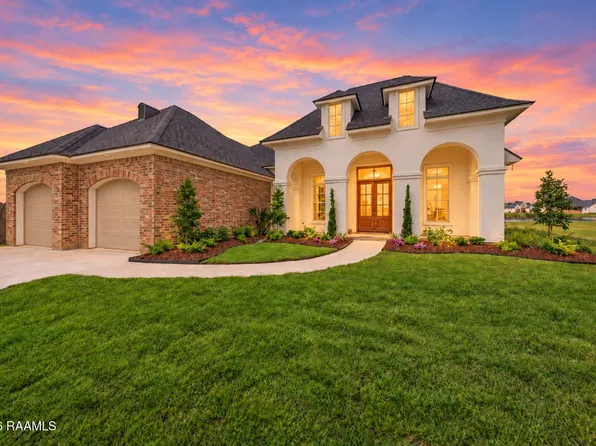105 Silverbrook Ln, Youngsville, LA 70592