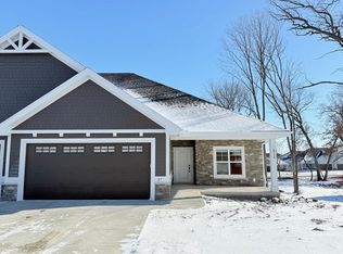 6714 Bellflower Pointe Dr, Deforest, WI 53532