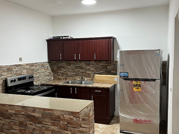 5th image of 1339 Calle Luna Poblado #1