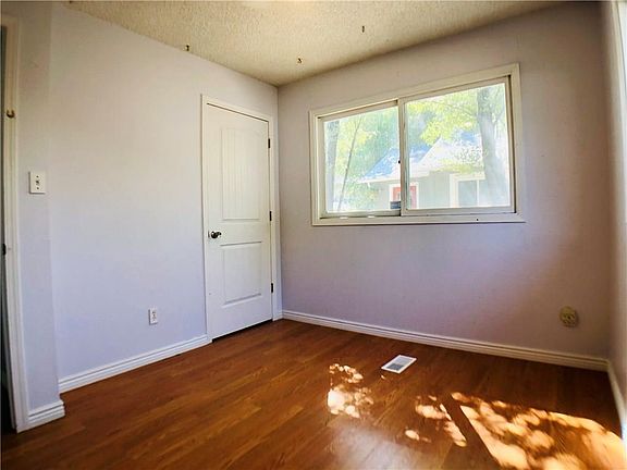 5th image of 4111 Buchanan Ave