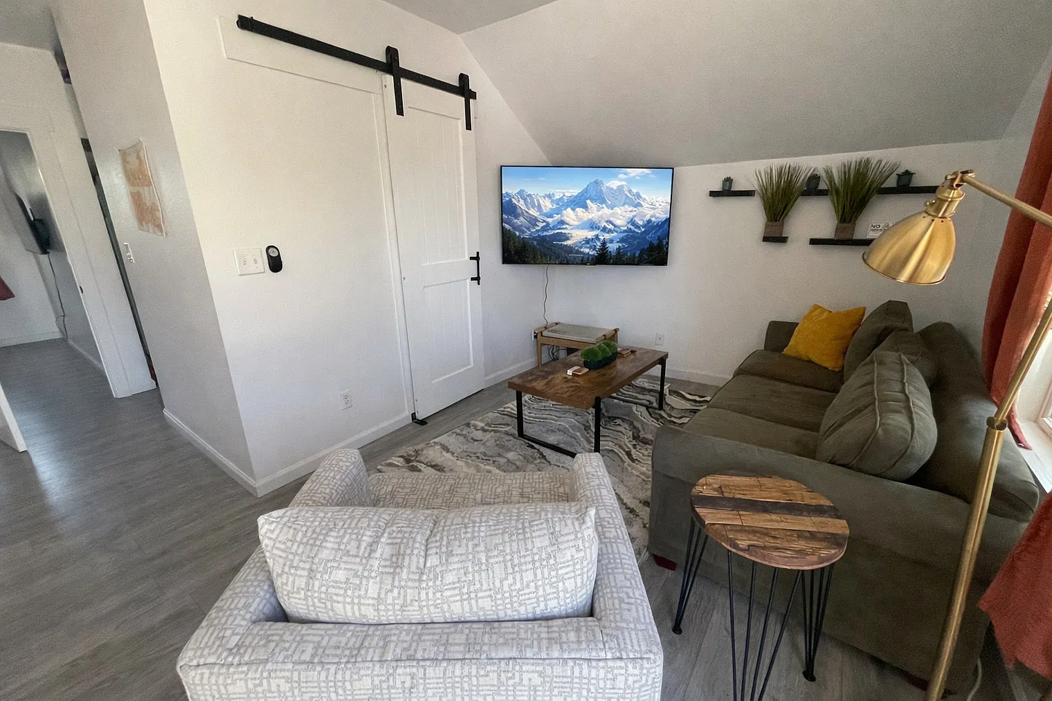 1 bed, 1.0 bath, 645 sqft, $1,950 — Photo 2
