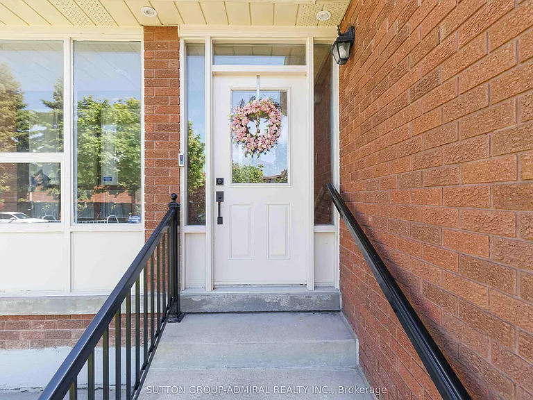 87 Marita Pl #MAIN UPPER FLR — Photo 3