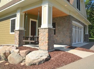 7040 Fox Hollow Dr, Excelsior, MN 55331