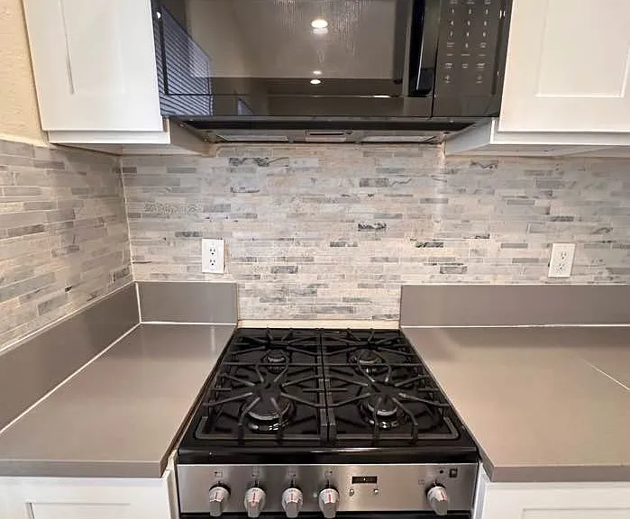 225 W 25th St — Photo 17