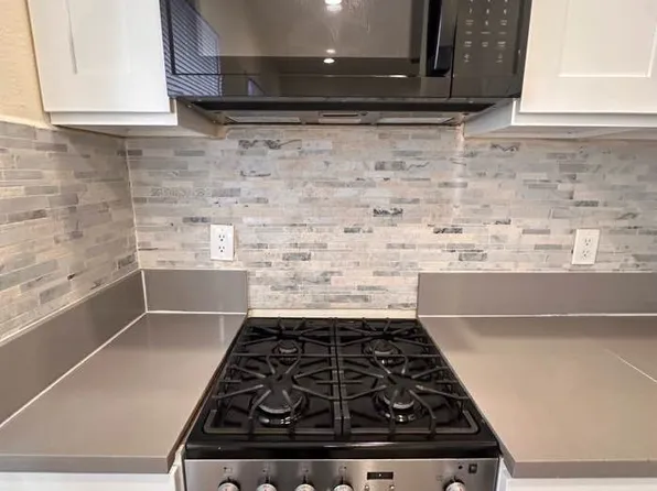 225 W 25th St