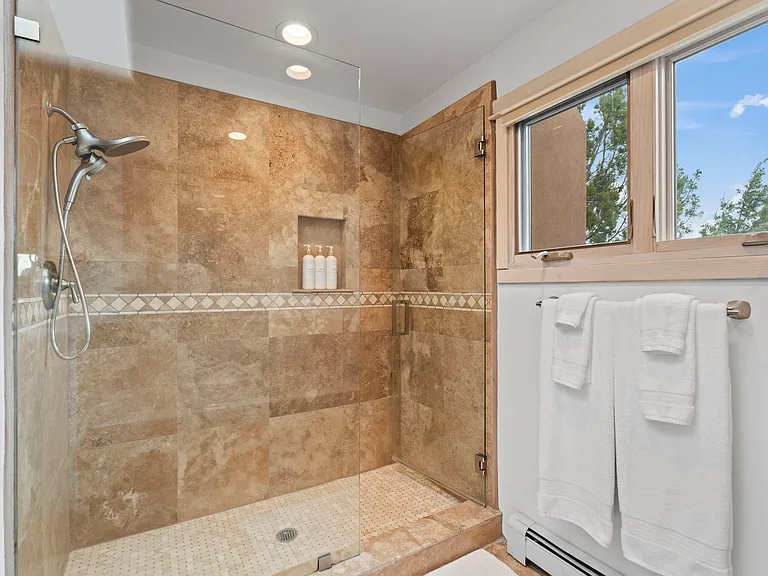 970 Thunderbird Ct — Photo 21