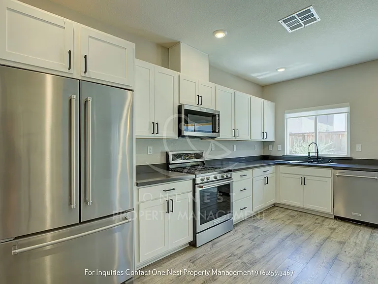 968 Franklin St — Photo 10