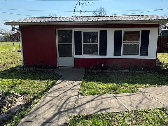 3rd image of 121 Saint Mark Ln