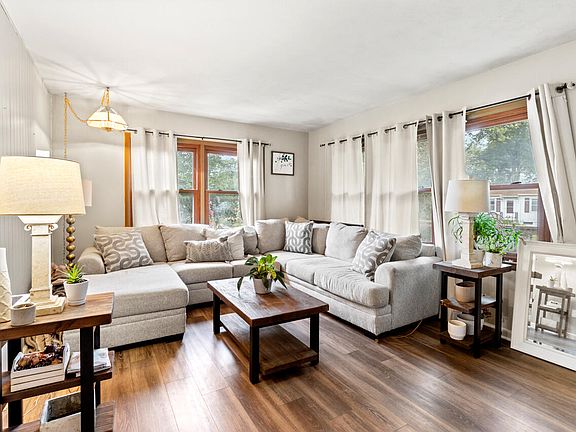 5th image of 1009 N Walnut St