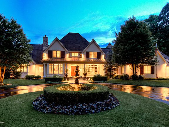 3rd image of 1561 Foot Hills Ct NE