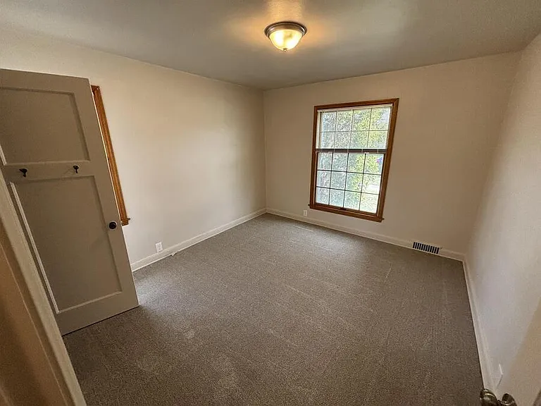 W63N399 Hillcrest Ave — Photo 15