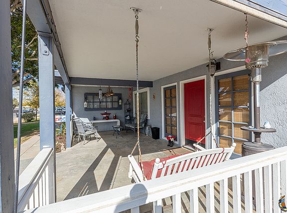 3rd image of 840 Chestnut Ave