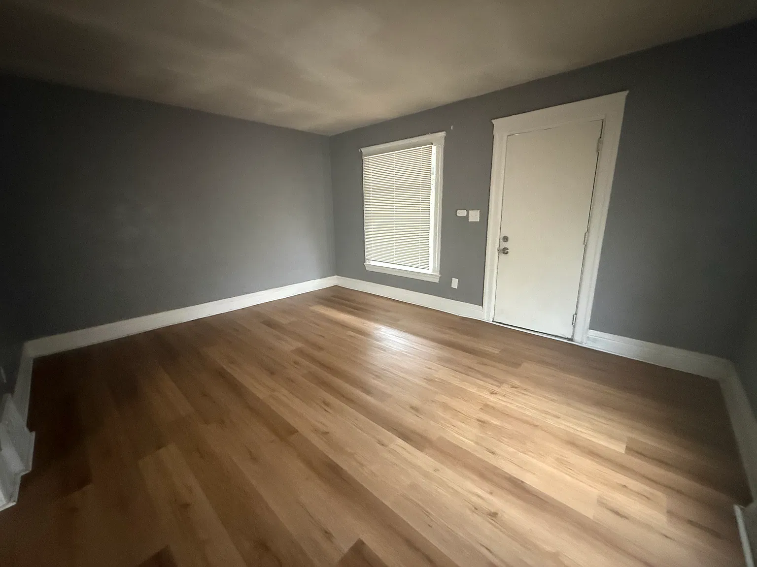 3 bed, 1.5 bath, 1271 sqft, $1,200 — Photo 2