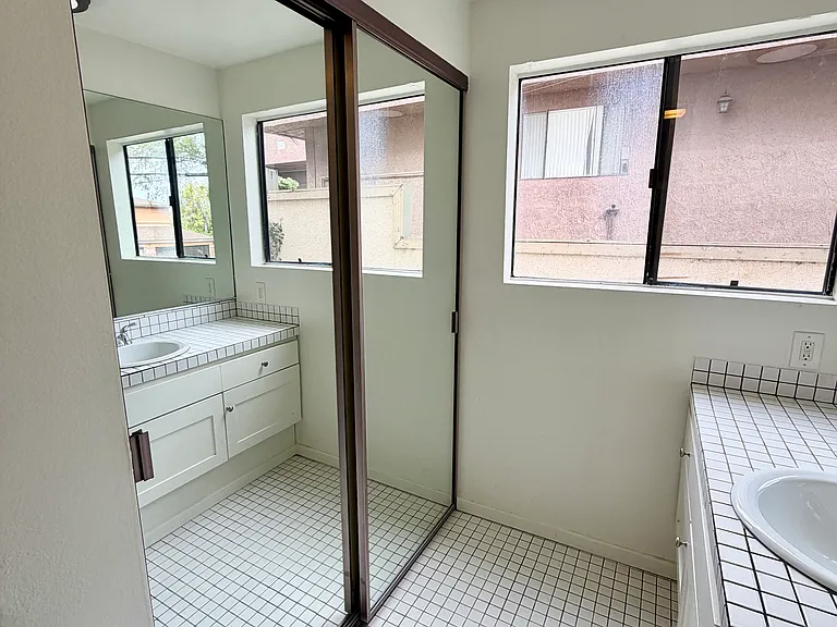 2525 E 19th St #10 — Photo 8