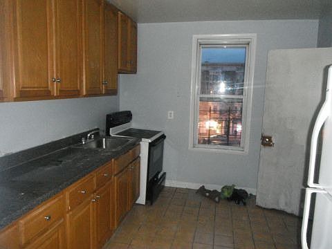 2nd image of 35 Linden St