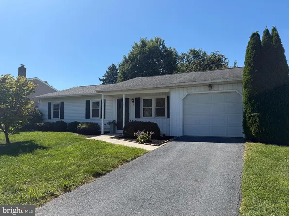7 Kingswood Dr, Mechanicsburg, PA 17055