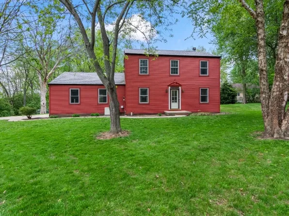 38 Wedgewood Ln, Girard, IL 62640