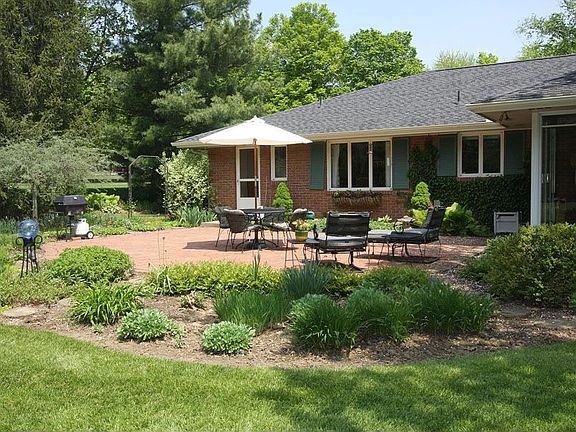 4th image of 1325 Westwood Dr