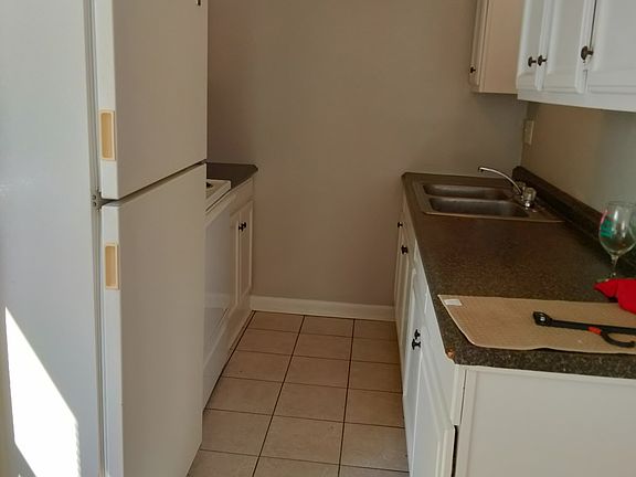3rd image of 401 Lenney Ct APT 4