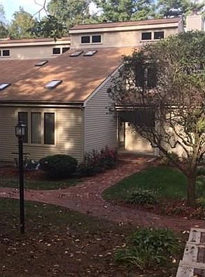 1st image of 83 Parkhurst Dr