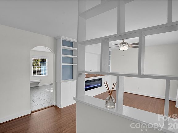 5th image of 1434 Edgewater Dr