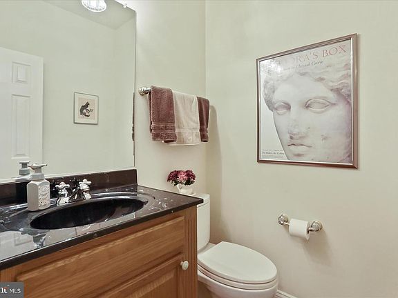 4th image of 205 Henderson Ct