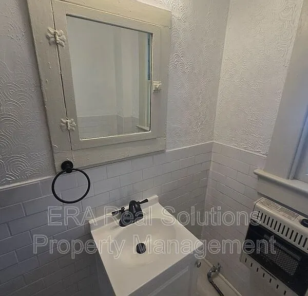 133 N Eureka Ave — Photo 18