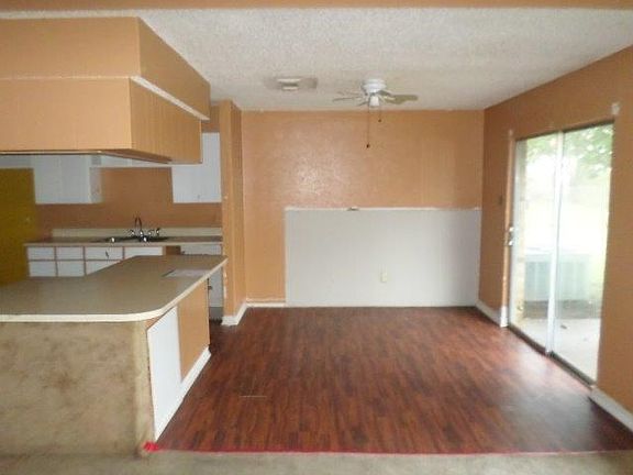 3rd image of 3316 Chalmette Ct