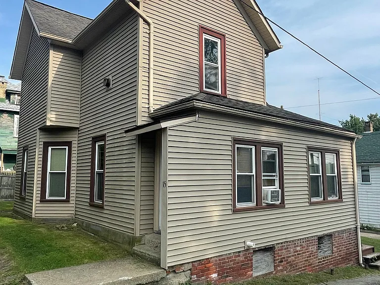 15 Oak St #2 — Photo 1