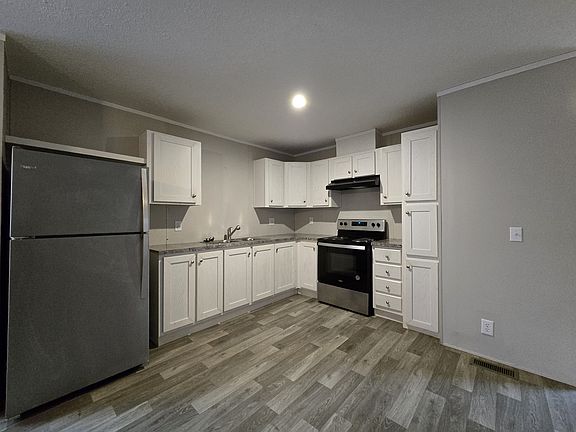 3rd image of 120 Sparrow Dr
