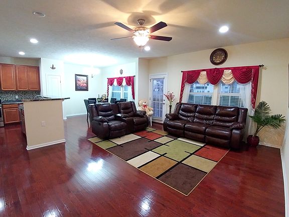 5th image of 8019 Hinsdale Ln