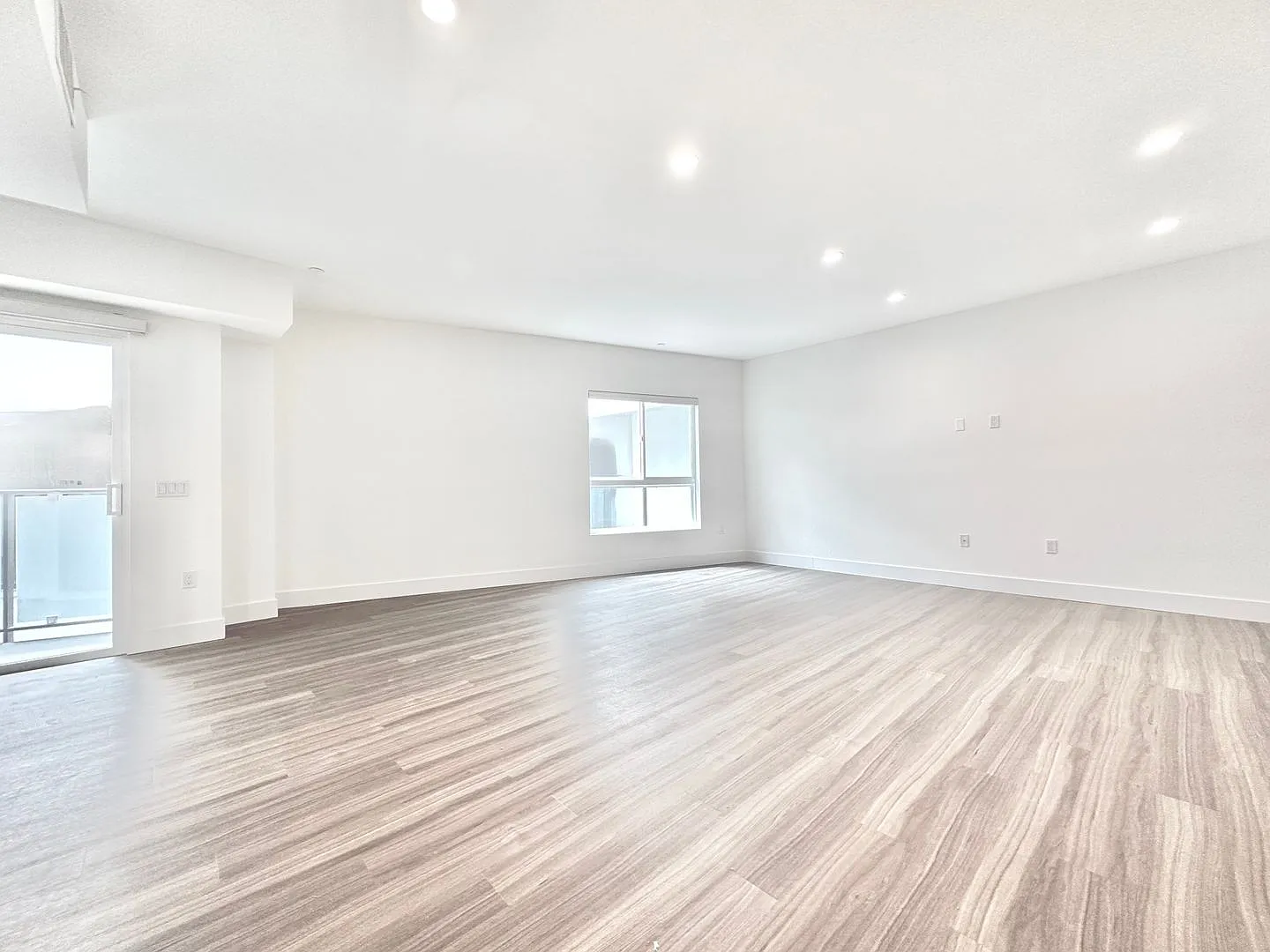 838 S La Brea Ave — Photo 2