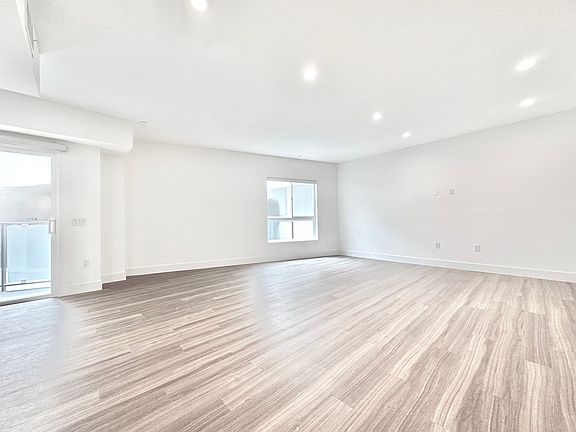 2nd image of 838 S La Brea Ave Penthouse 601