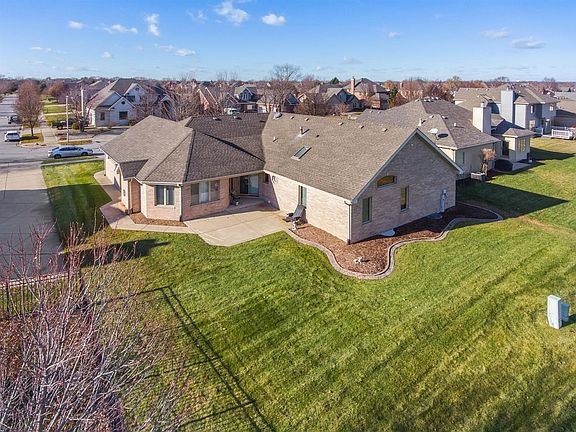 3rd image of 10235 Idlewild Ln
