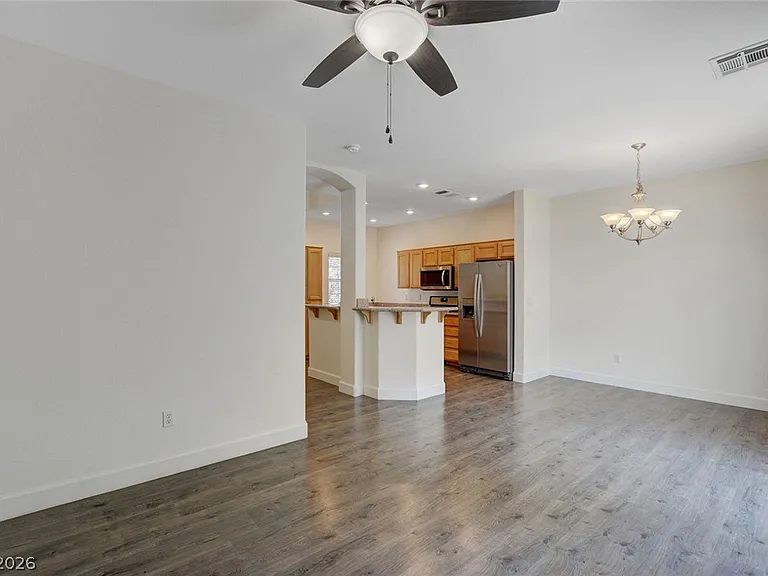 127 Tilbury Ave — Photo 13